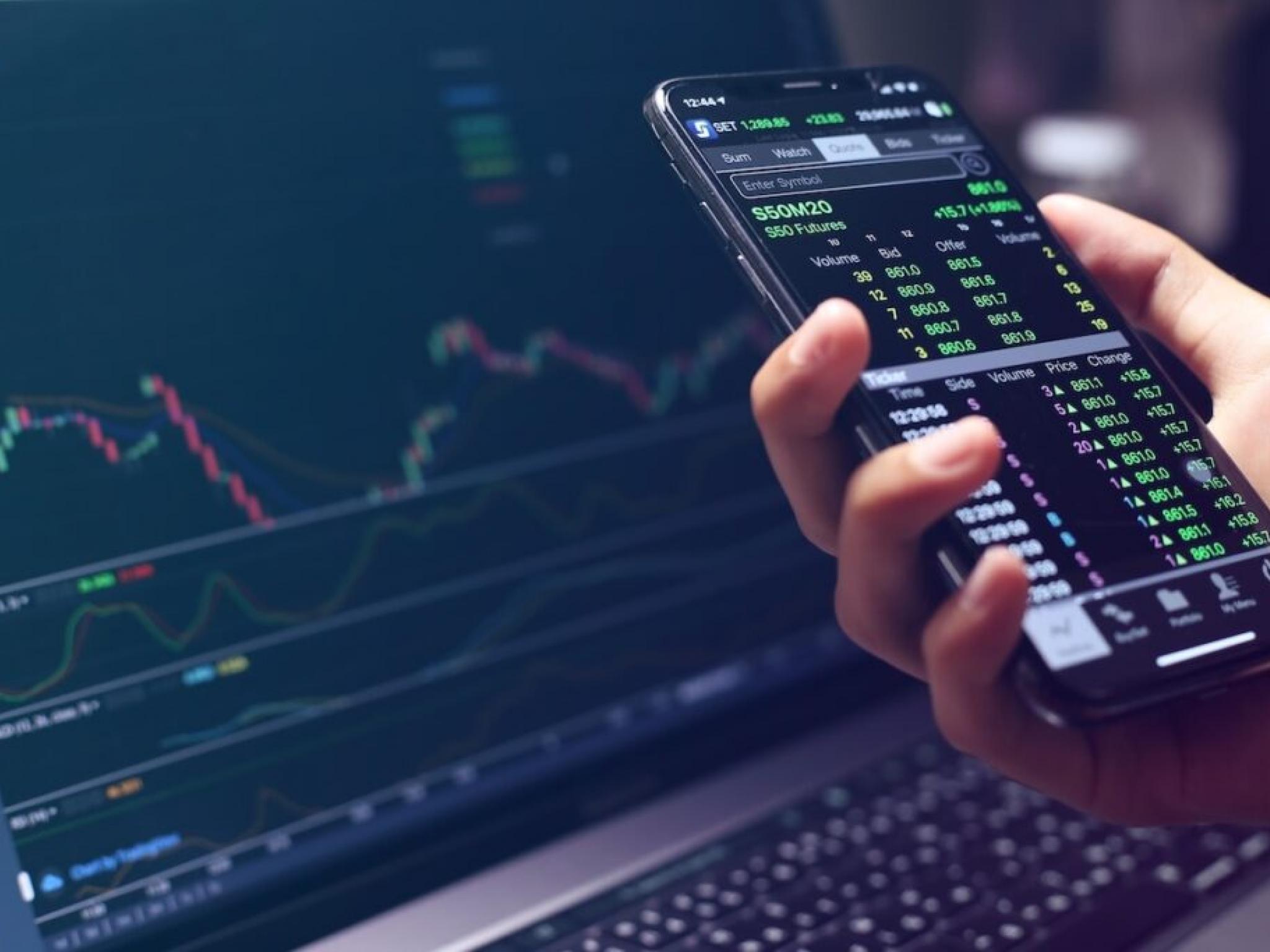 Circle, Lululemon, Palantir, Broadcom, Tesla: Why These 5 Stocks Are On Investors’ Radars Today (CORRECTED)